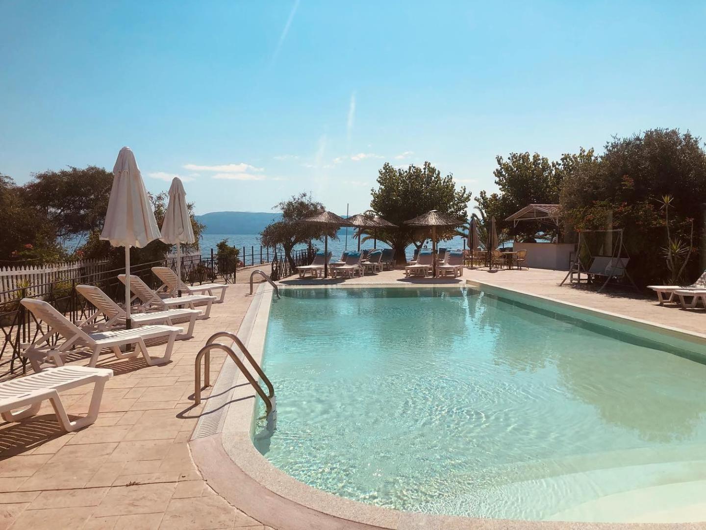 Blue Waves Corfu Aparthotel Kávos Екстериор снимка